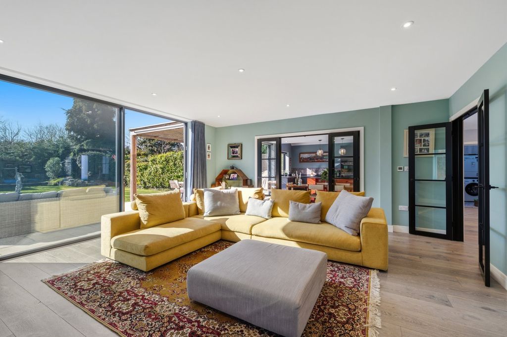 Property photo 3 of 27