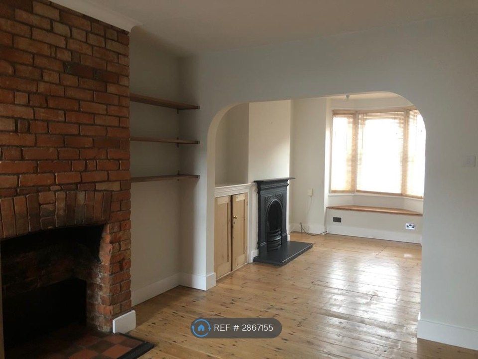 Property photo 3 of 10 Dual Aspect Living / Dining