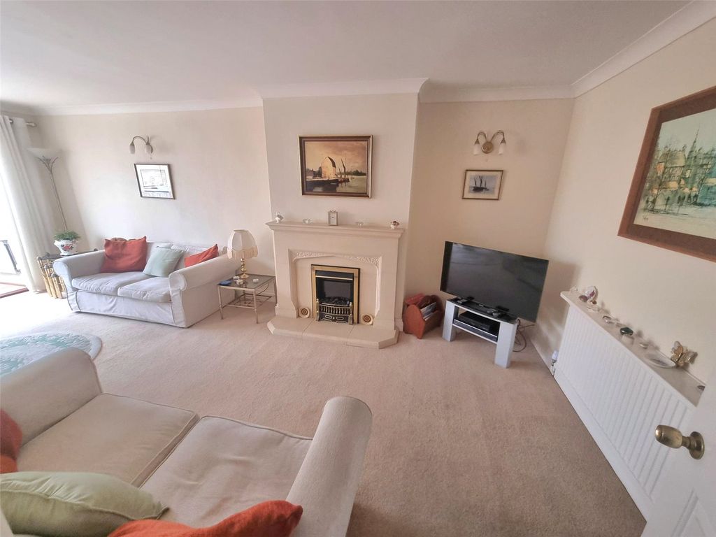 Property photo 2 of 17 Picture No. 04