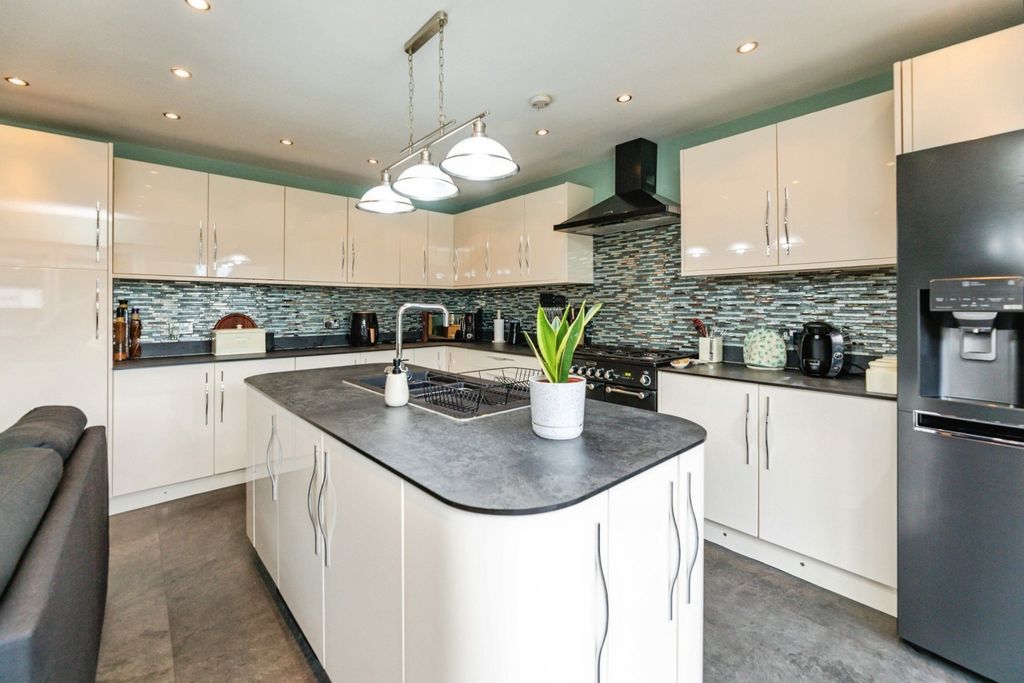 Property photo 2 of 27 Pbox-Img.Jpg