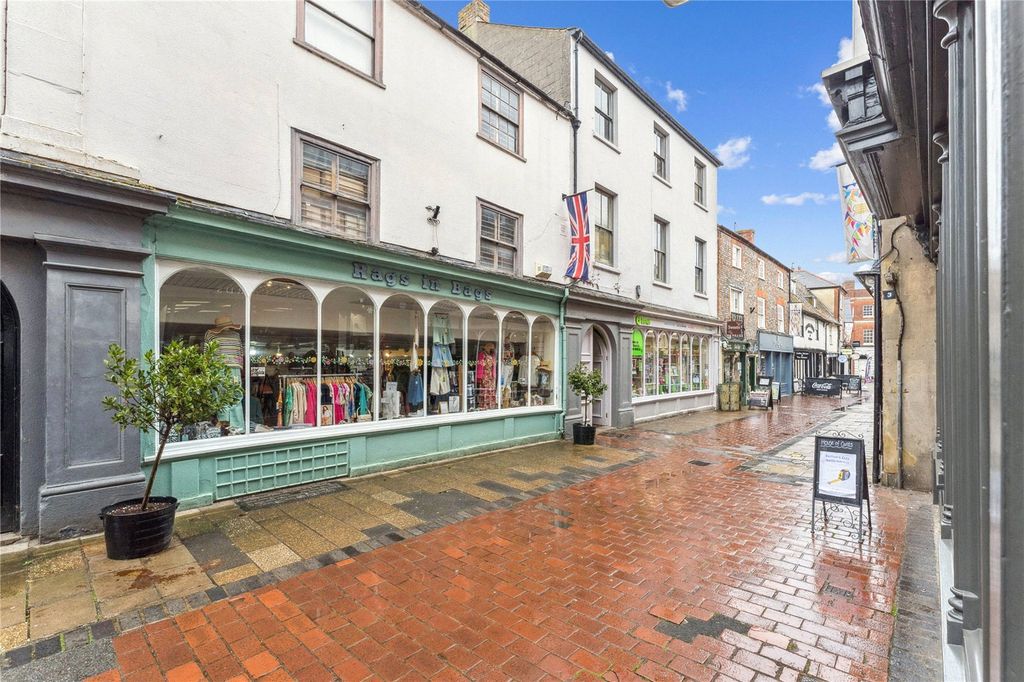 Property photo 1 of 11 Front Shop 1