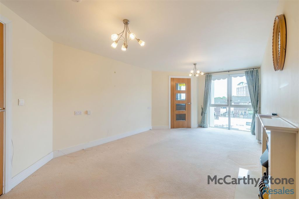 Property photo 2 of 15 8694428-Interior06.Jpg