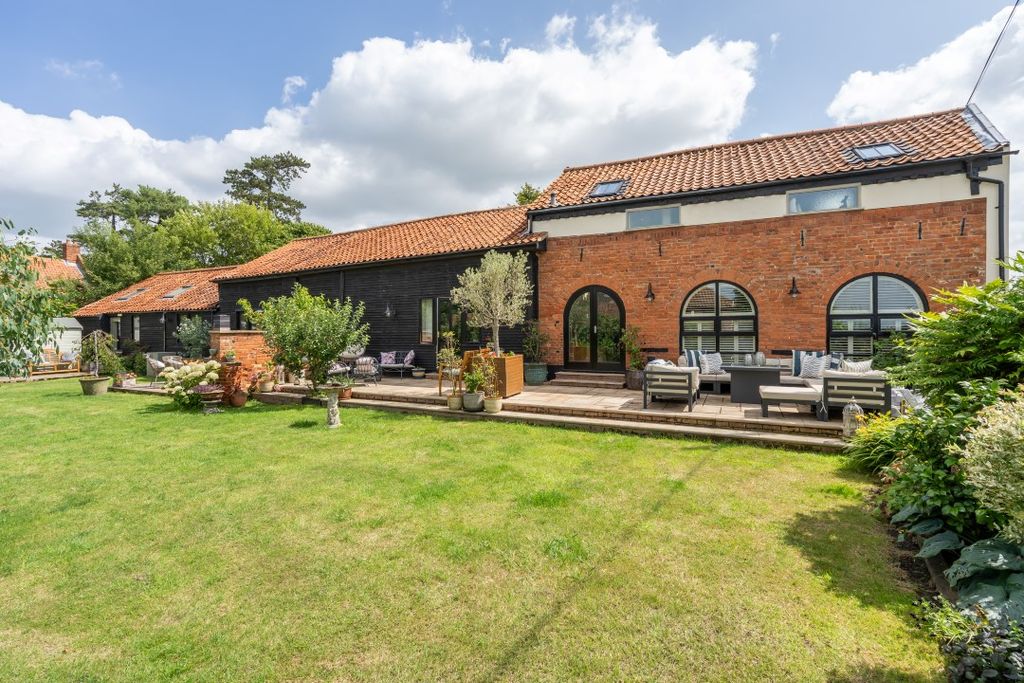 Property photo 1 of 32