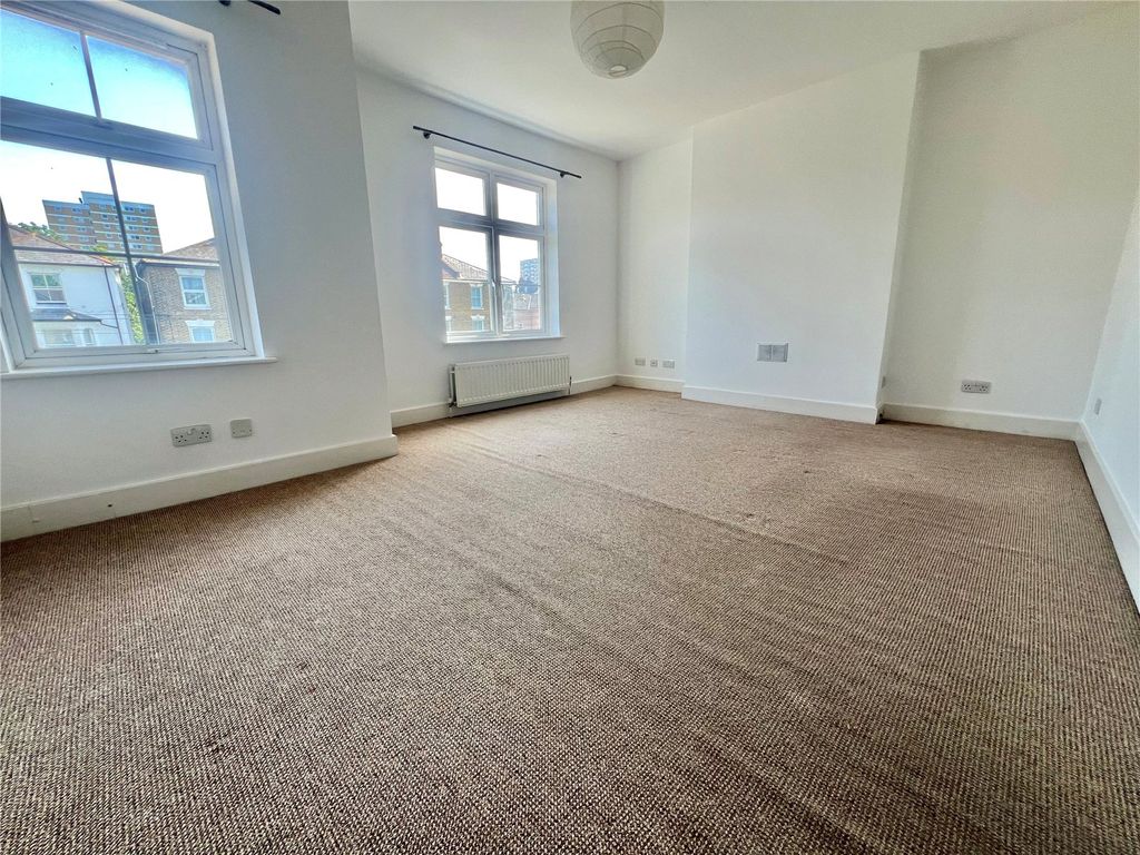 Property photo 3 of 9 Picture No. 10
