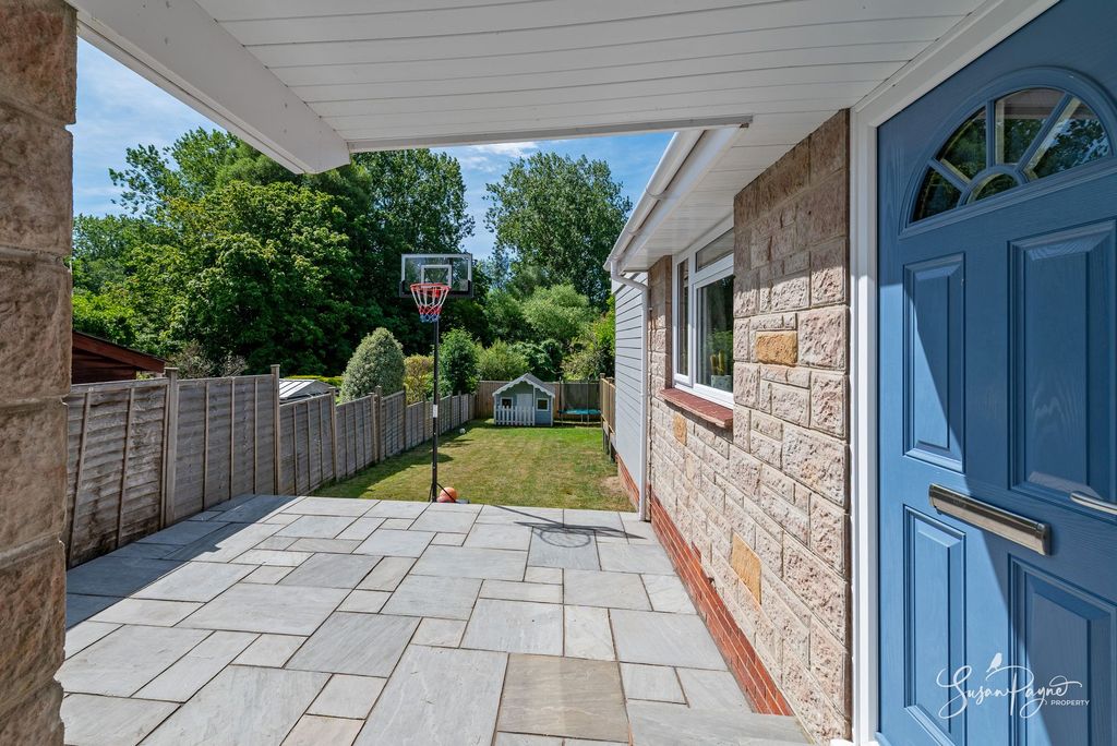 Property photo 3 of 34