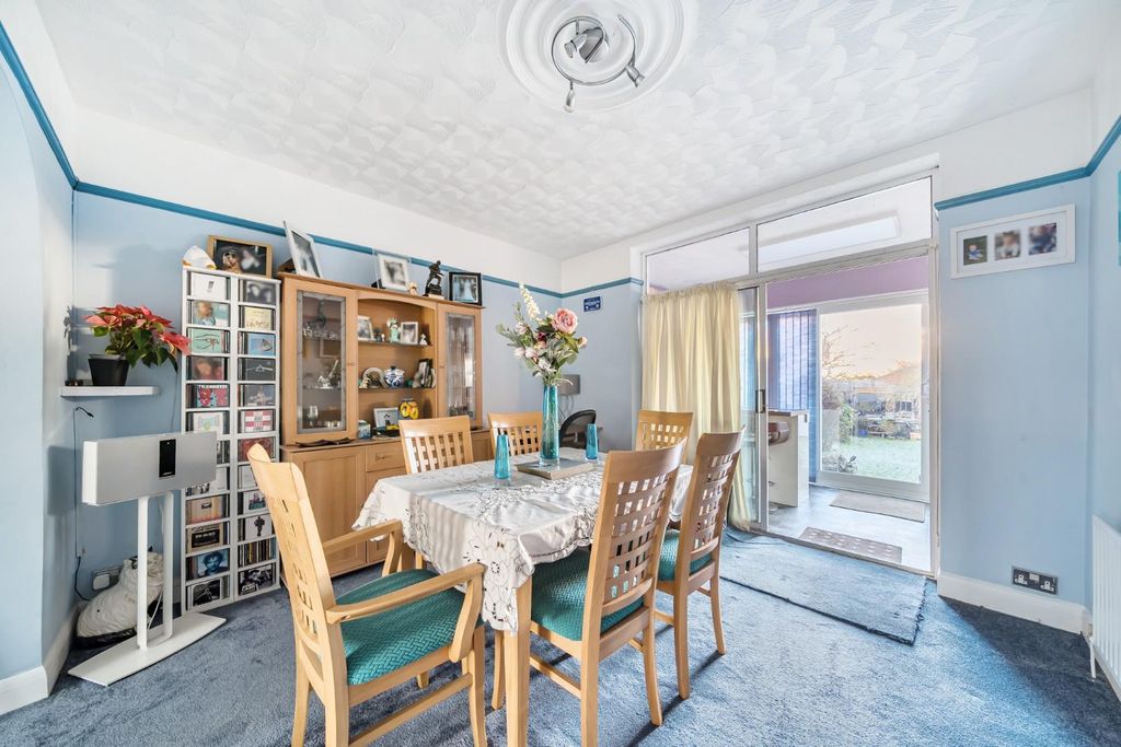 Property photo 3 of 15 1393967-18-695Bd40905A23.Jpg