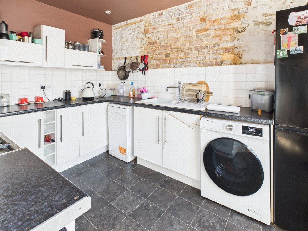 Property photo 3 of 12 Kitchen