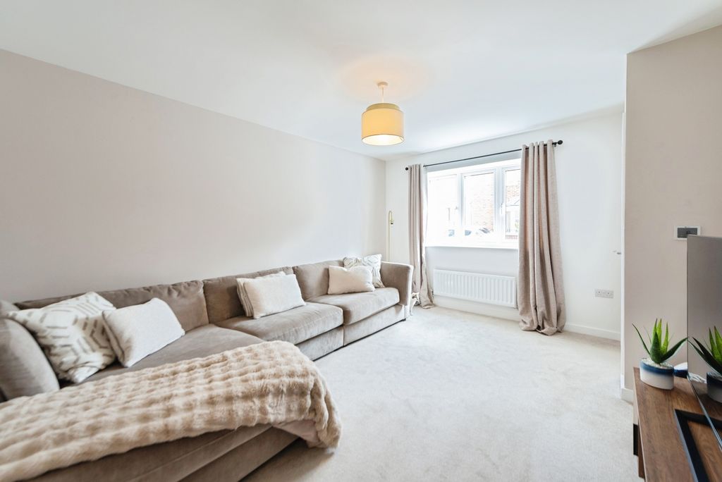 Property photo 2 of 19 Pbox-Img.Jpg