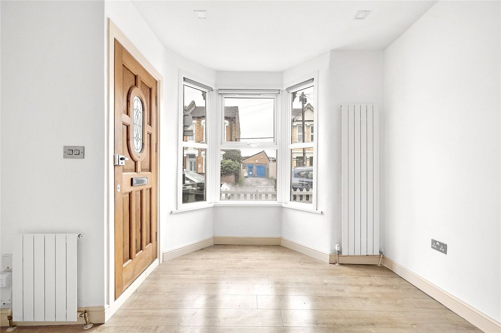 Property photo 2 of 12 Picture No. 26