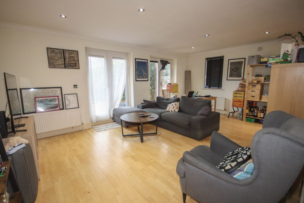 Property photo 2 of 11 Lounge/Dining Room