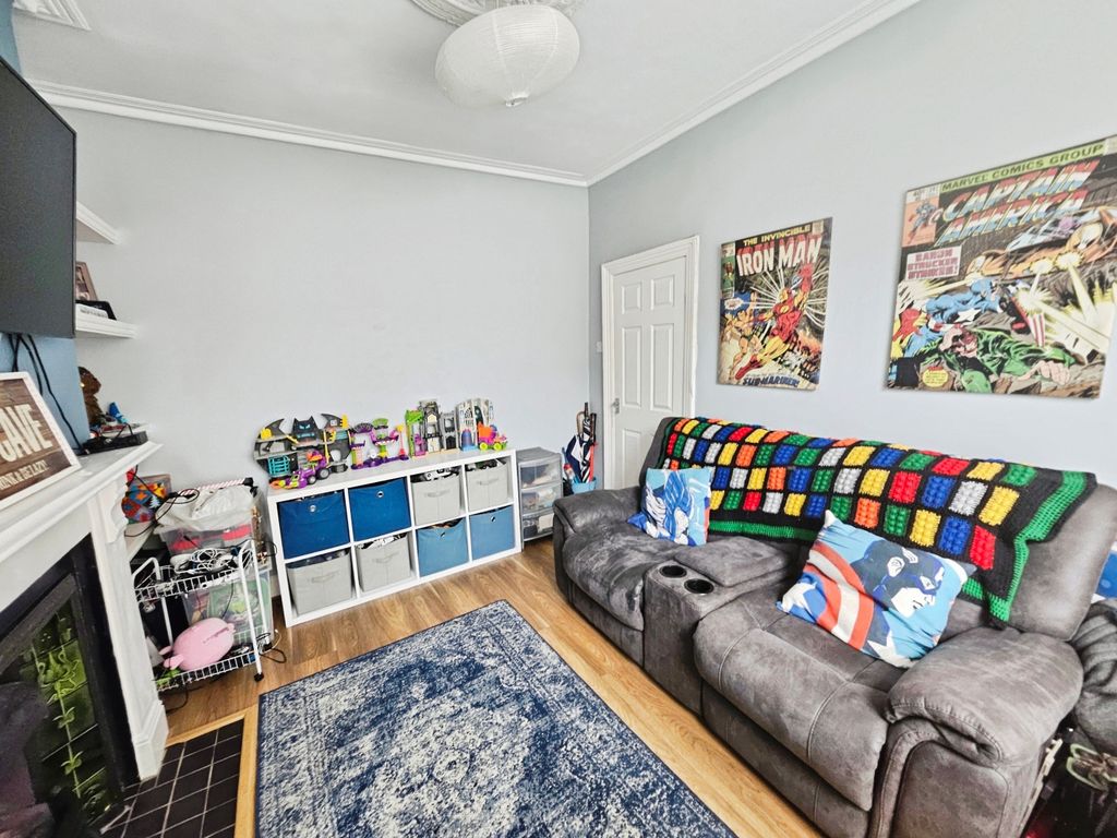 Property photo 3 of 15 Lounge