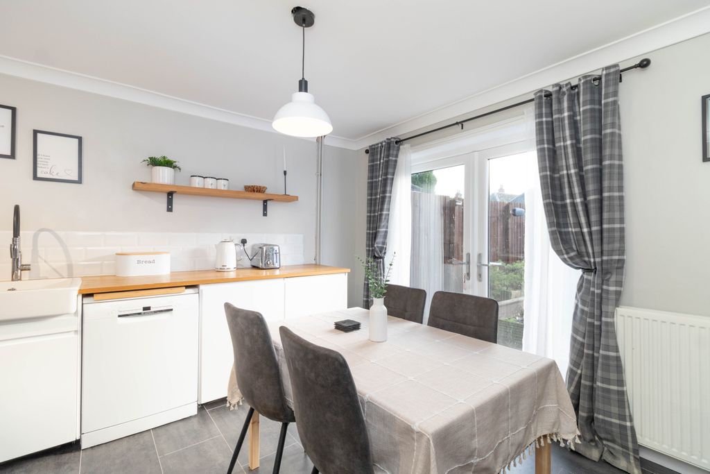 Property photo 2 of 24 Kitchen