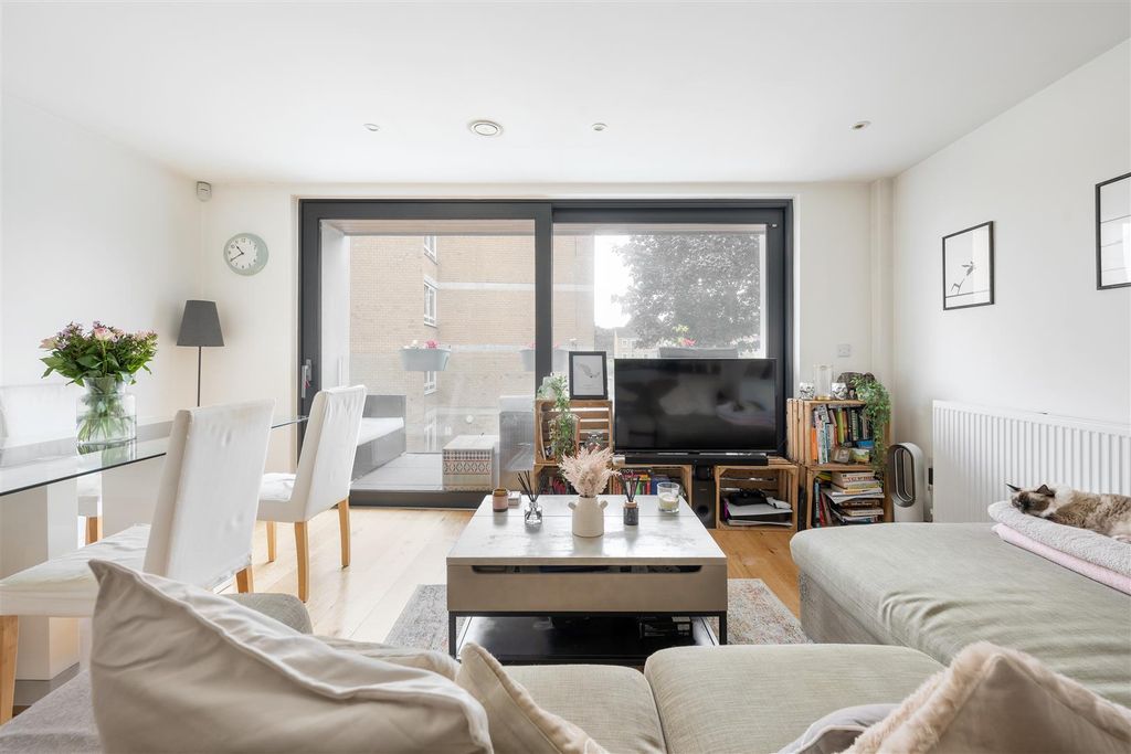Property photo 1 of 15 Dalston Lane, E8