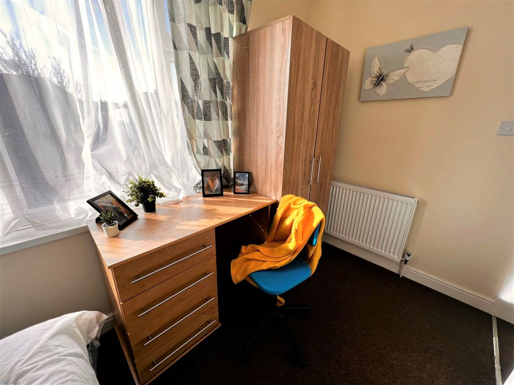 Property photo 3 of 12