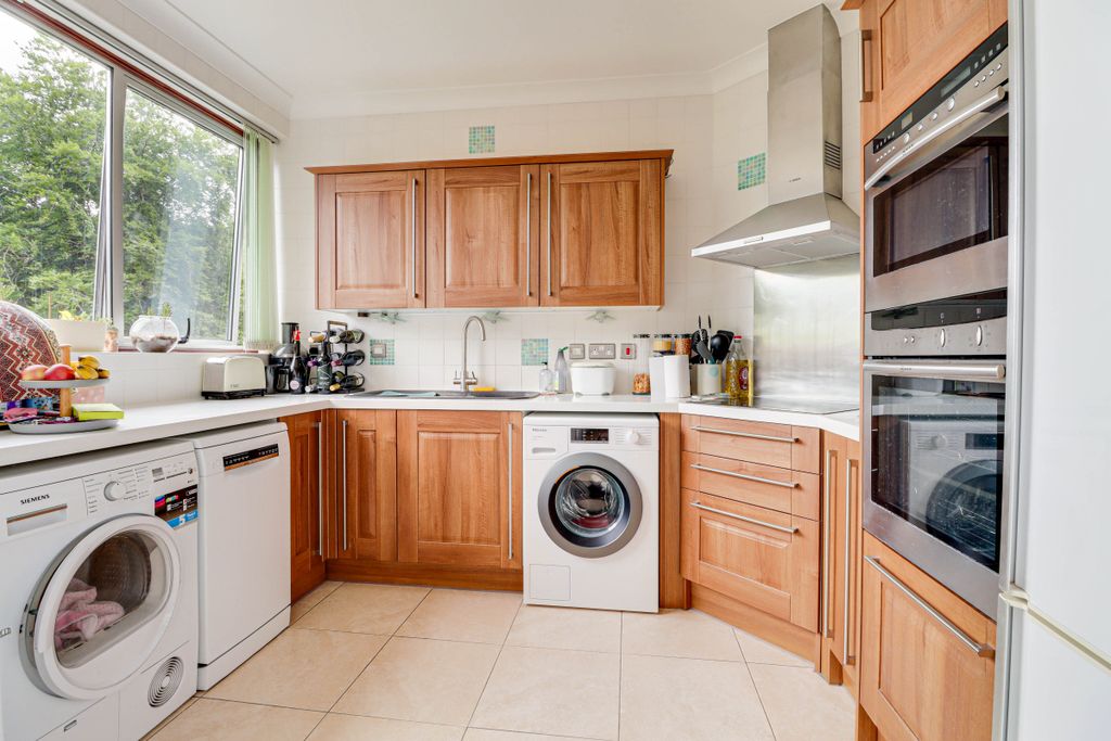 Property photo 3 of 22 Kitchen