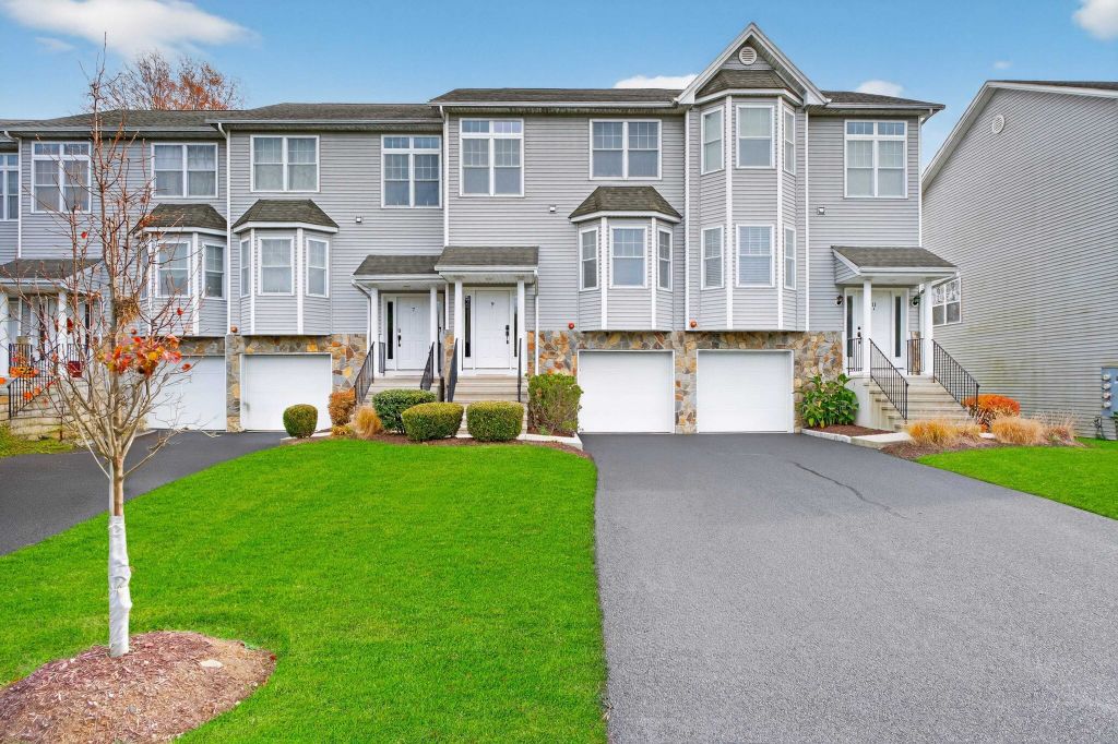 Property photo 1 of 31