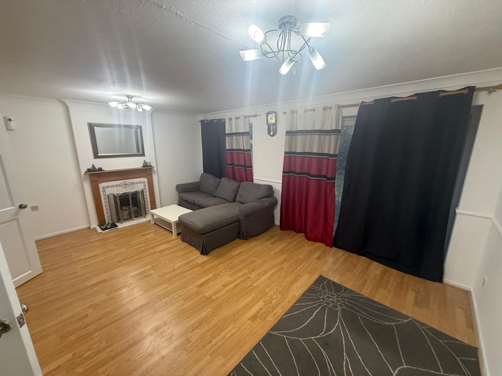 Property photo 3 of 5