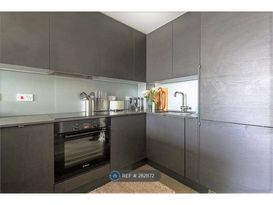 Property photo 3 of 10 Kitchen