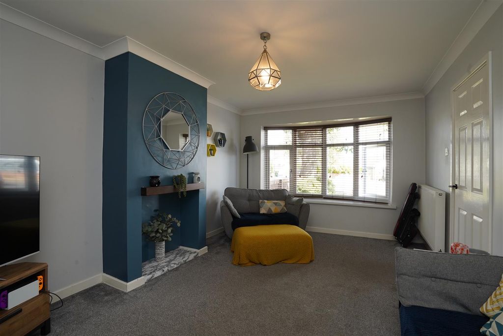 Property photo 3 of 14 Living Room