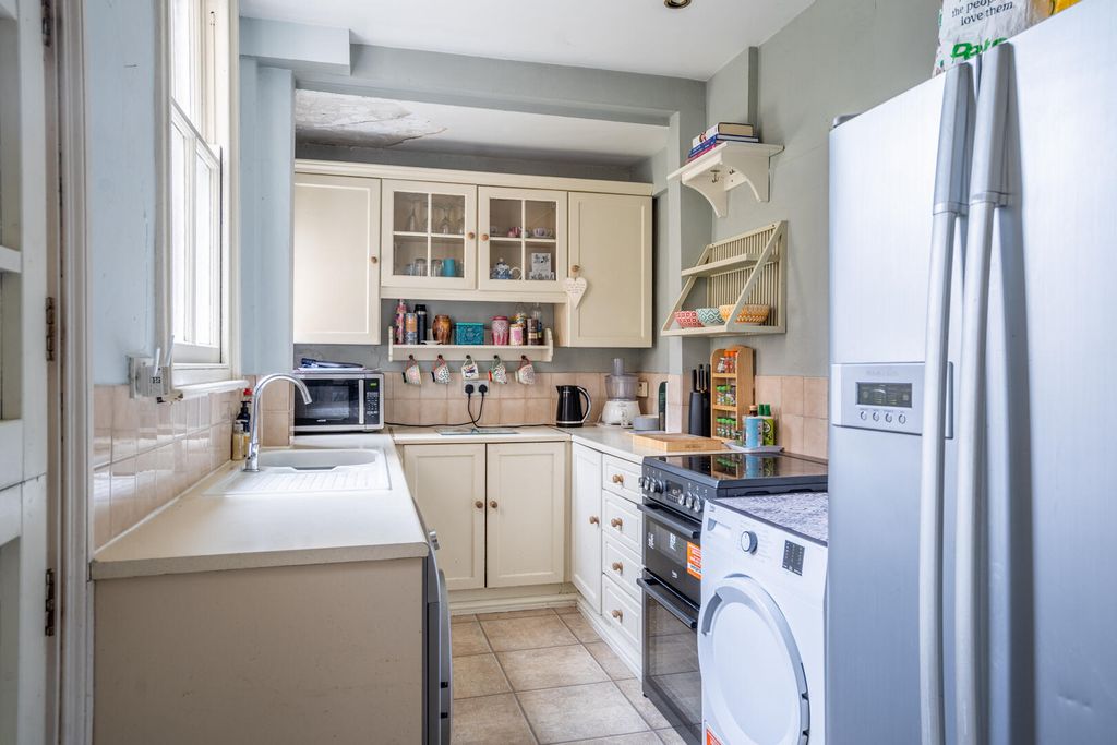 Property photo 3 of 11 Kitchen