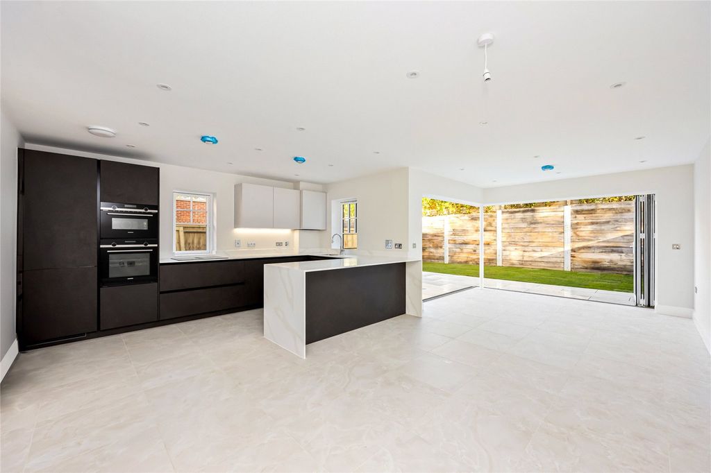 Property photo 3 of 14 Kitchen/Dining