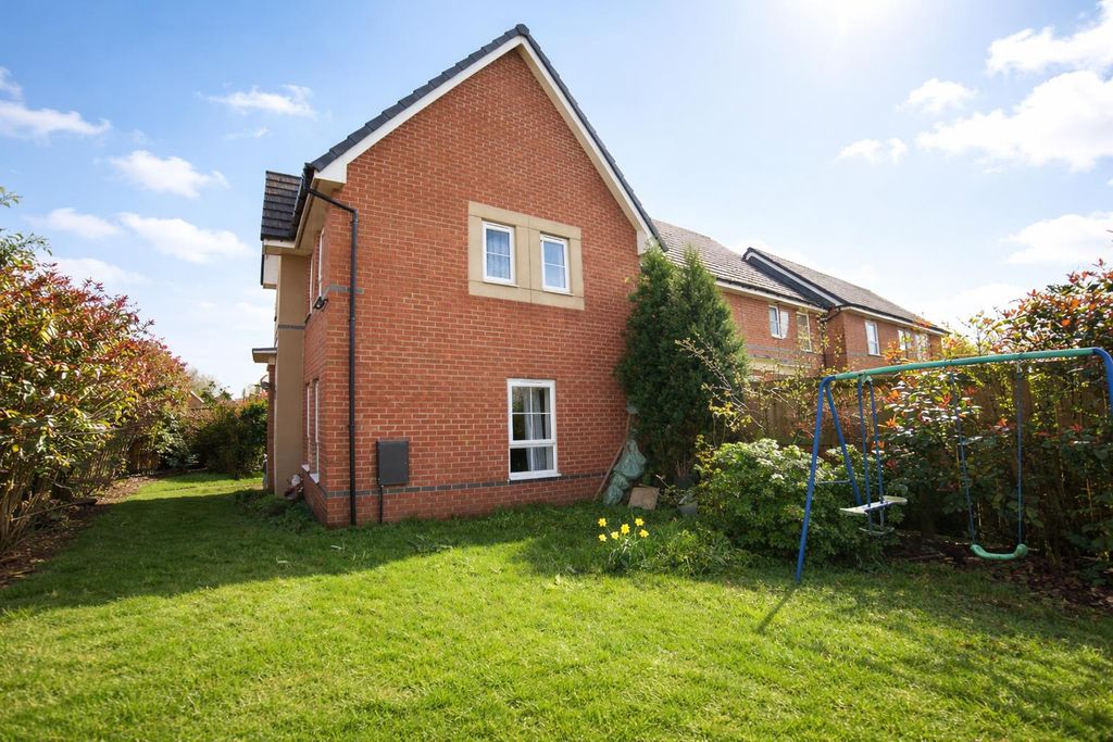 Property photo 2 of 21