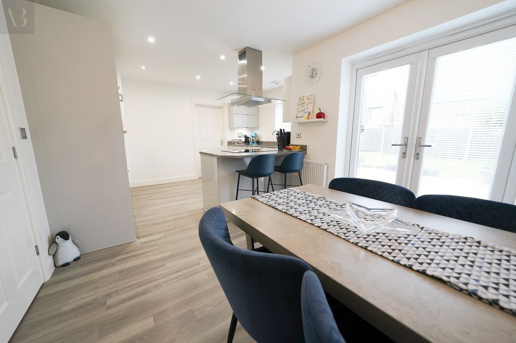 Property photo 3 of 33 Dsc00128