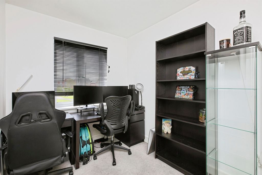 Property photo 3 of 21