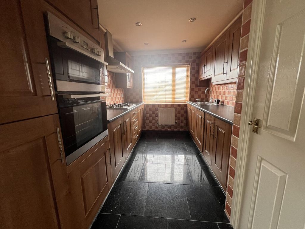 Property photo 3 of 15 Kitchen