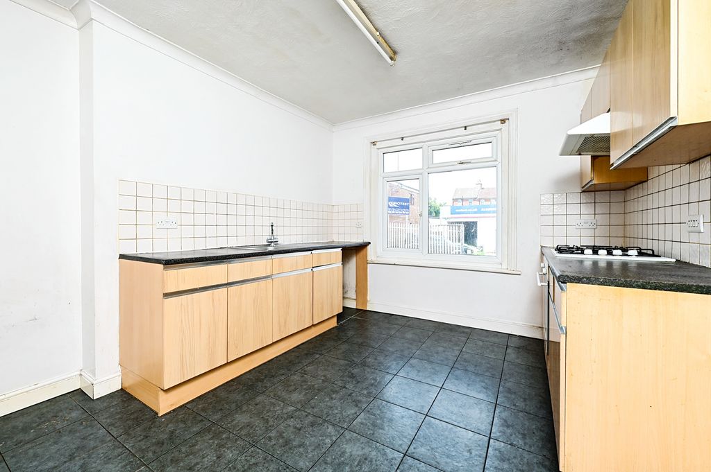 Property photo 2 of 8 Kitchen