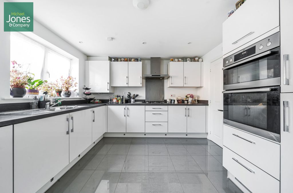 Property photo 2 of 16 Kitchen