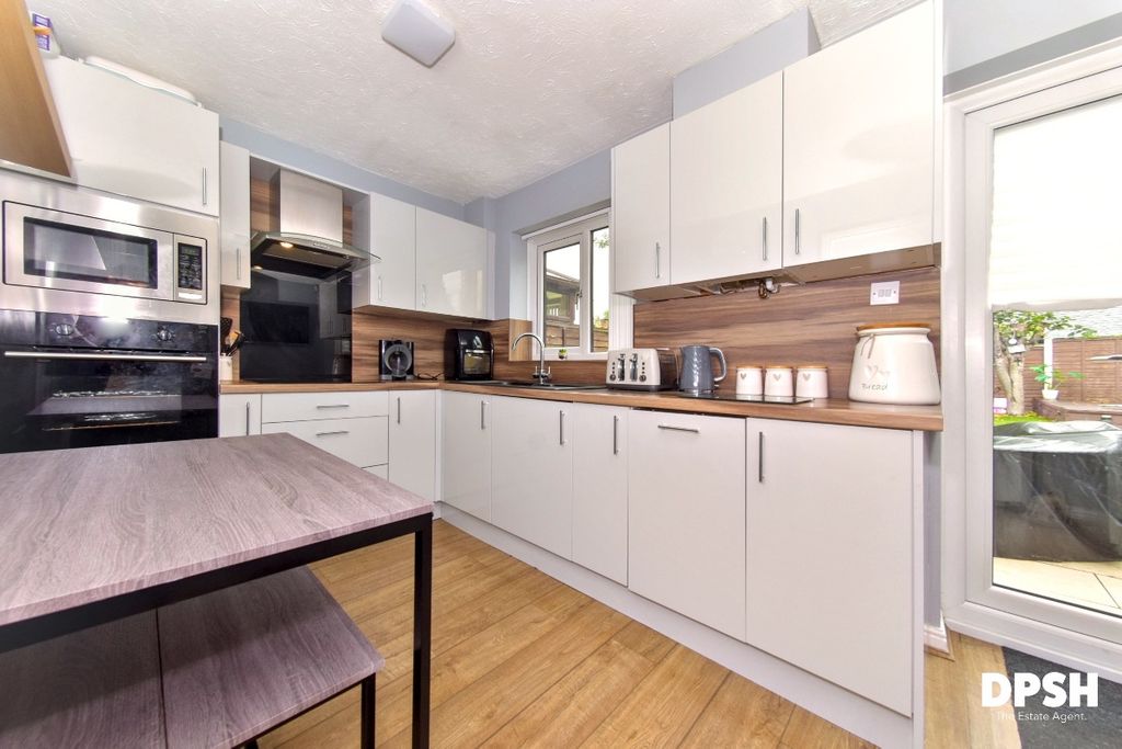 Property photo 3 of 21