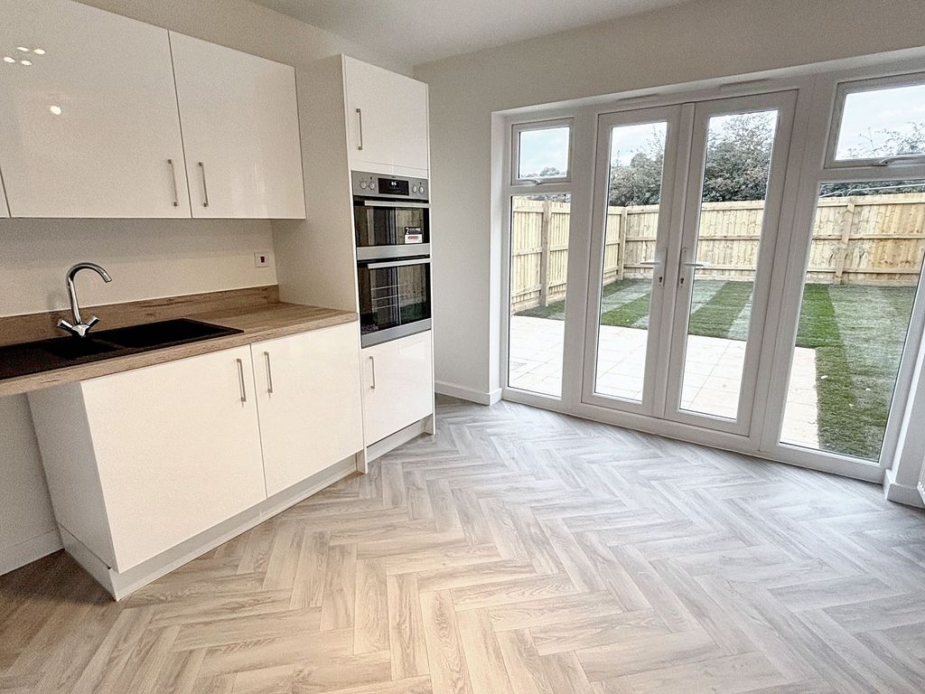 Property photo 2 of 13 Kitchen - 2