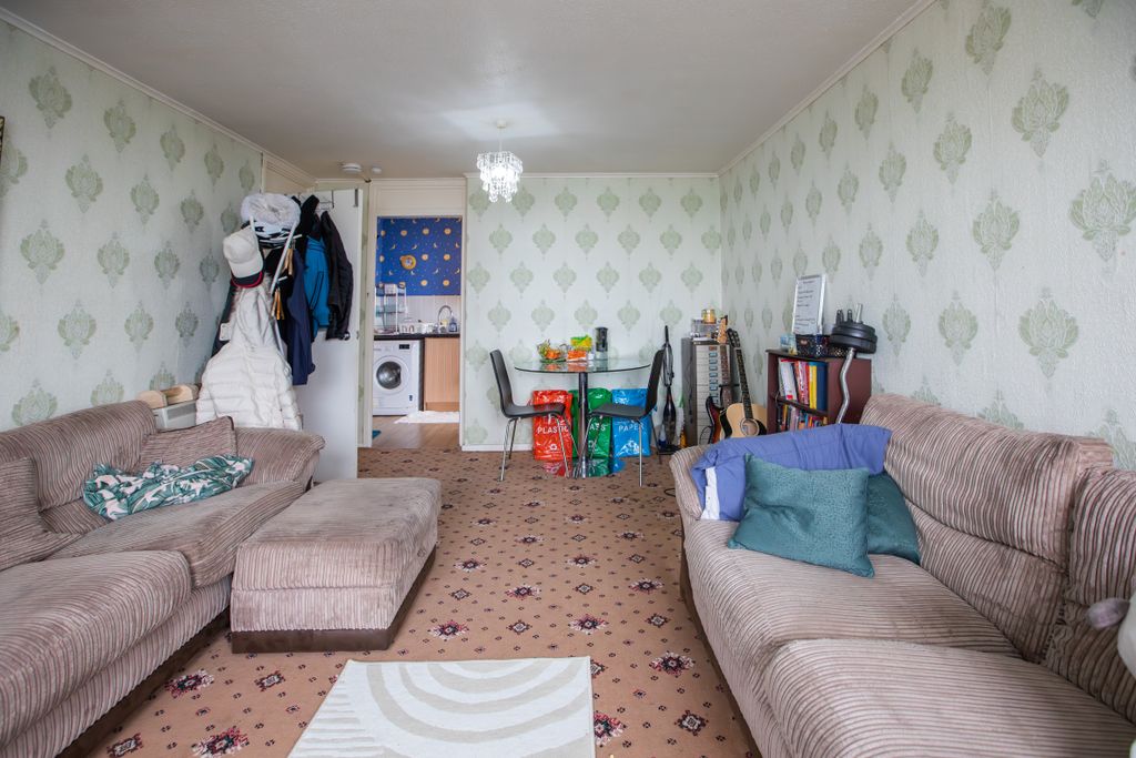 Property photo 2 of 27