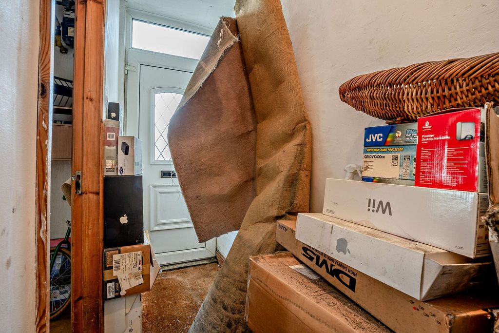 Property photo 2 of 36