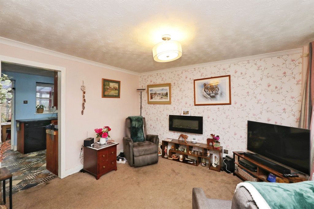 Property photo 3 of 16