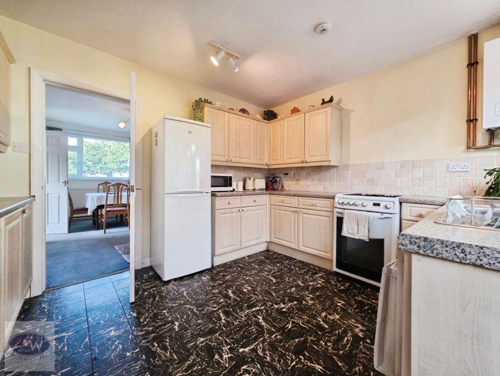 Property photo 3 of 28 Kitchen