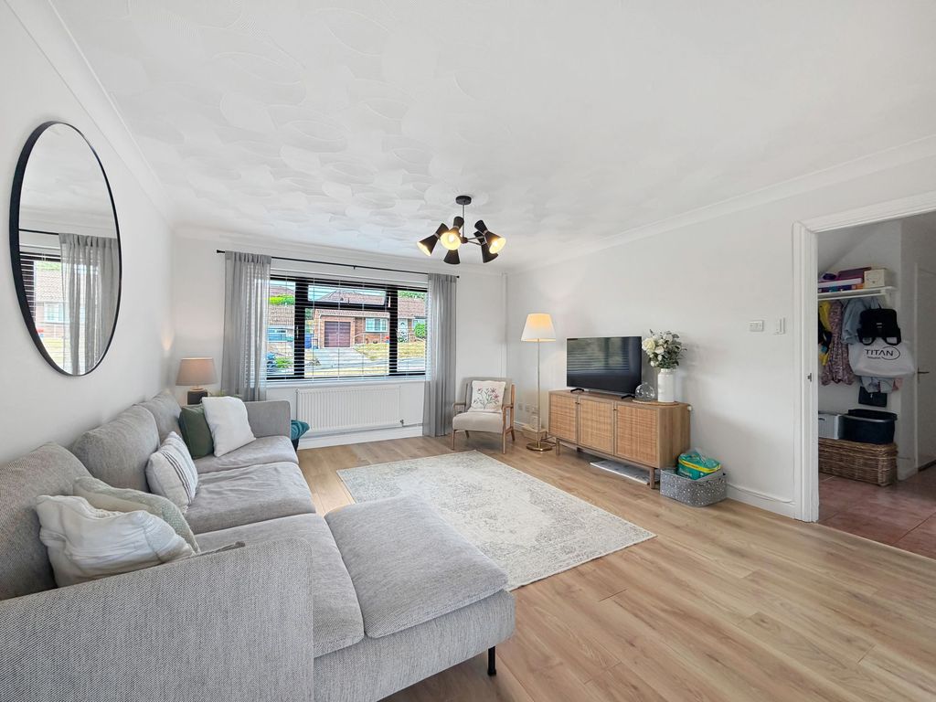 Property photo 3 of 32