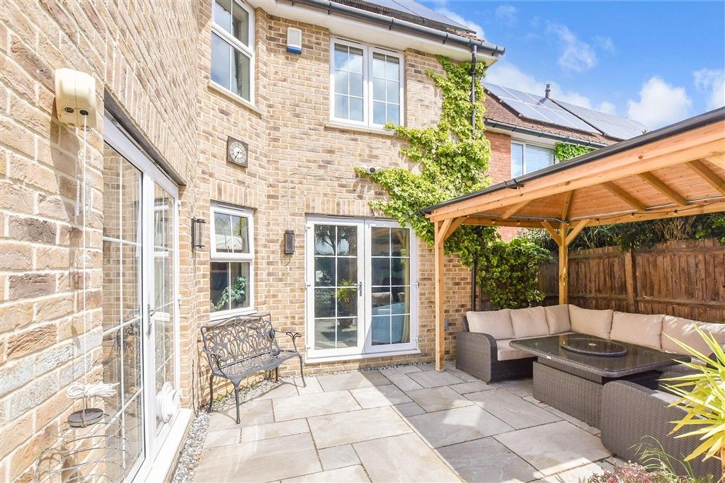 Property photo 1 of 12 Patio / Decking