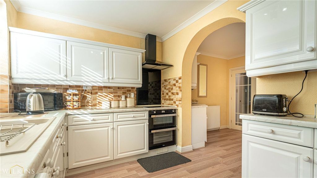 Property photo 3 of 37 Picture No. 19