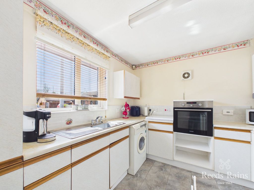 Property photo 3 of 15 Kitchen