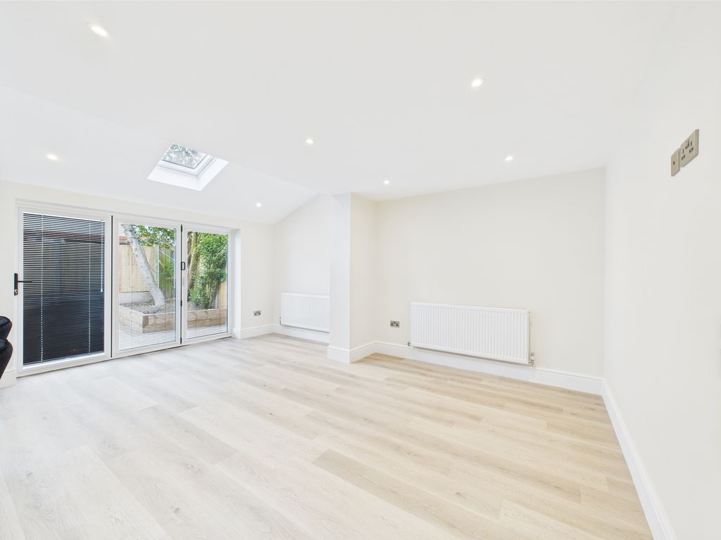 Property photo 3 of 35