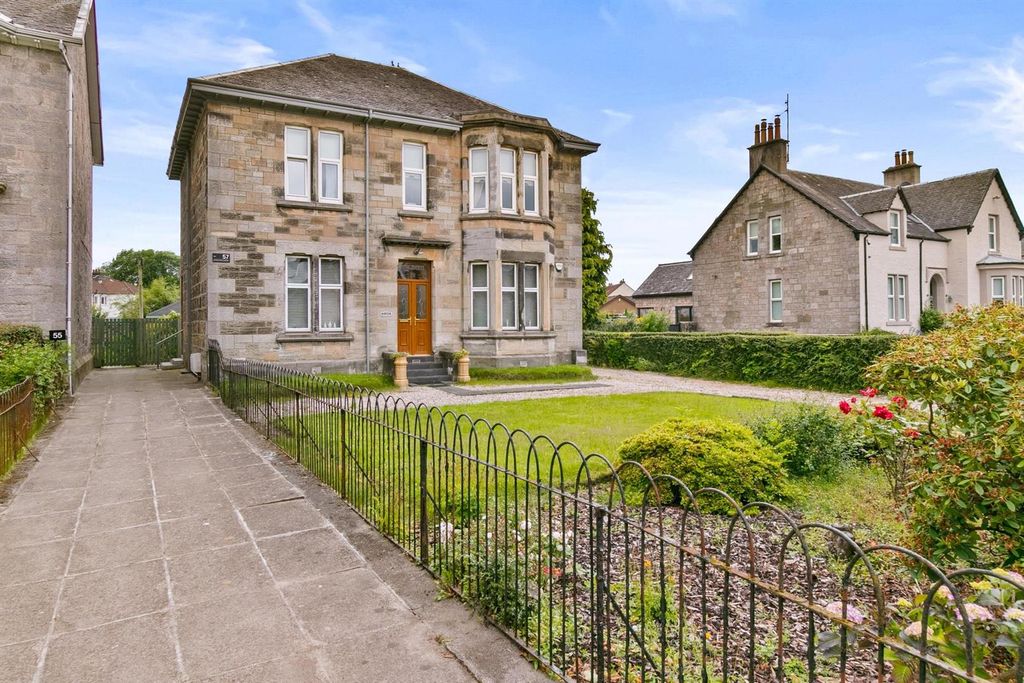 Property photo 2 of 36