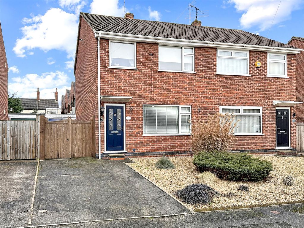 Property photo 1 of 15 Front Aspect 052