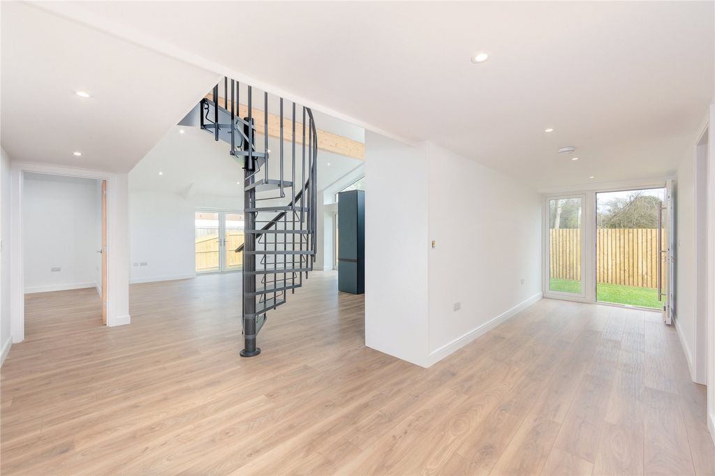 Property photo 3 of 12 Hallway