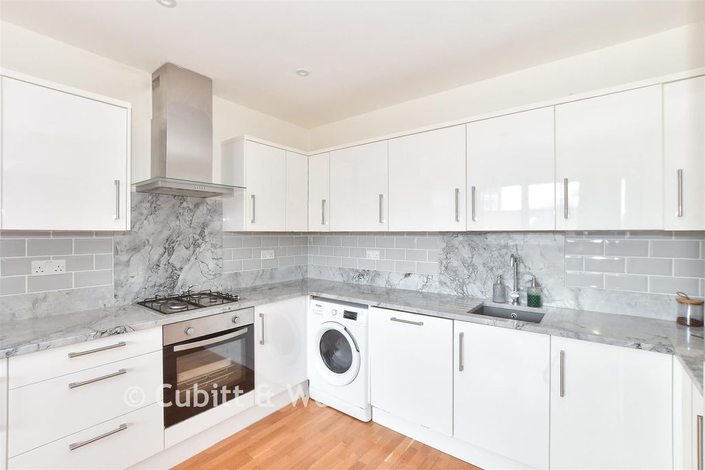 Property photo 1 of 10 Kitchen/Lounge/ Diner