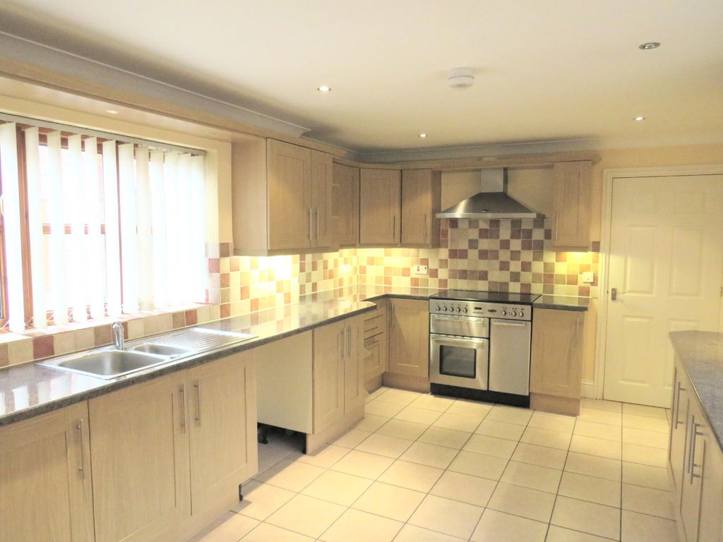 Property photo 2 of 17 Kitchen