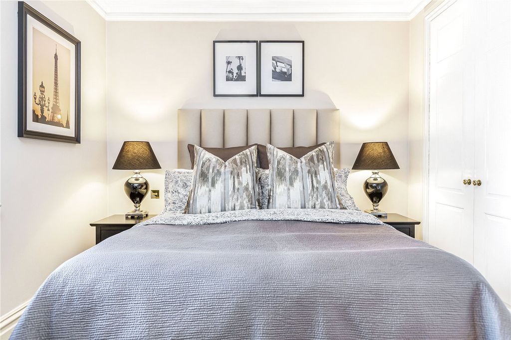 Property photo 3 of 10 Bedroom