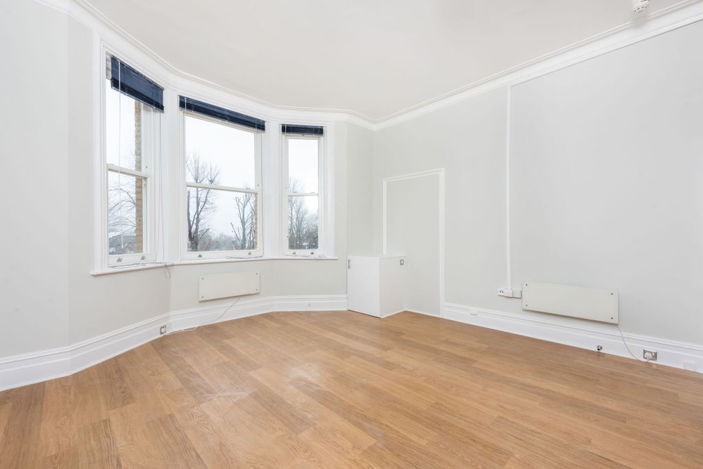 Property photo 2 of 10 Lounge