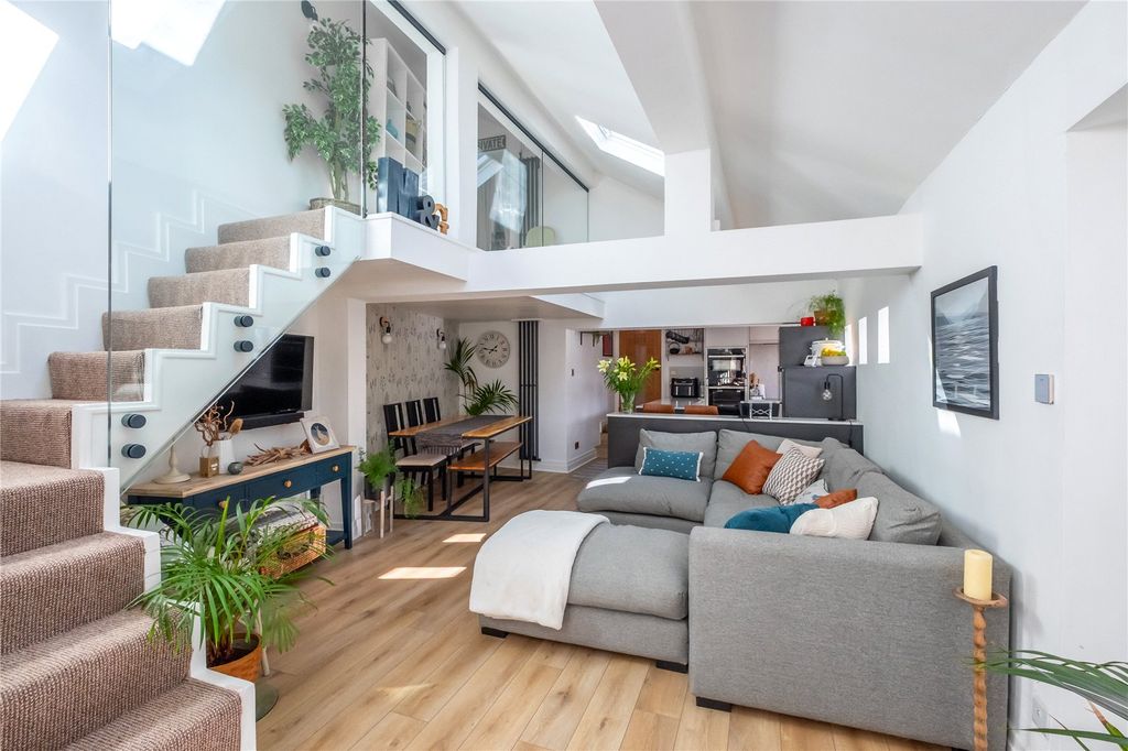 Property photo 2 of 30 Living / Dining